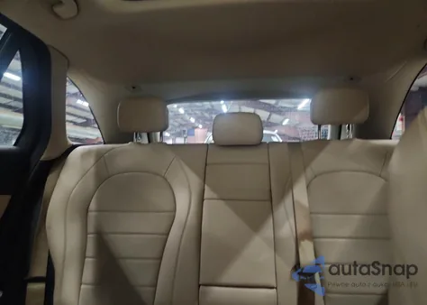 2016 Mercedes-Benz Glc 300 4Matic z USA, uszkodzony, nr VIN WDC0G4KB1GF087250